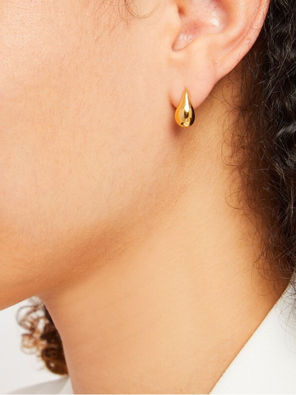 SOKO and Zales Shiny Gold Drop Stud mini Dash Stud Earrings